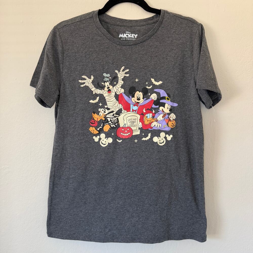 NEW Mickey and Friends halloween T-shirt